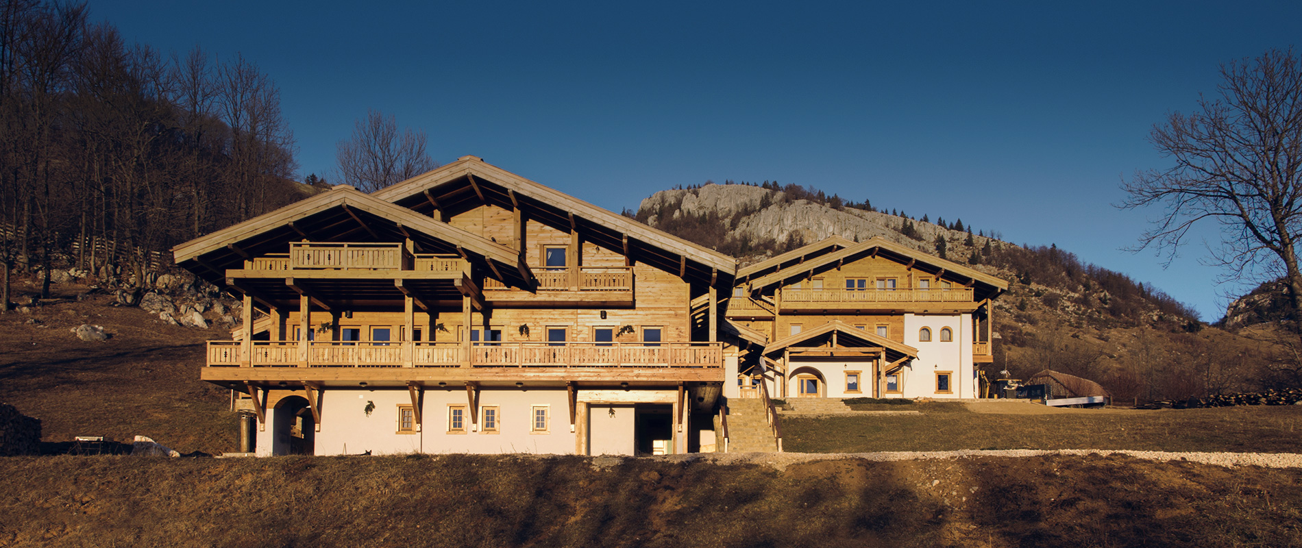 Samedru guesthouse buildings on the hillside in Măgura